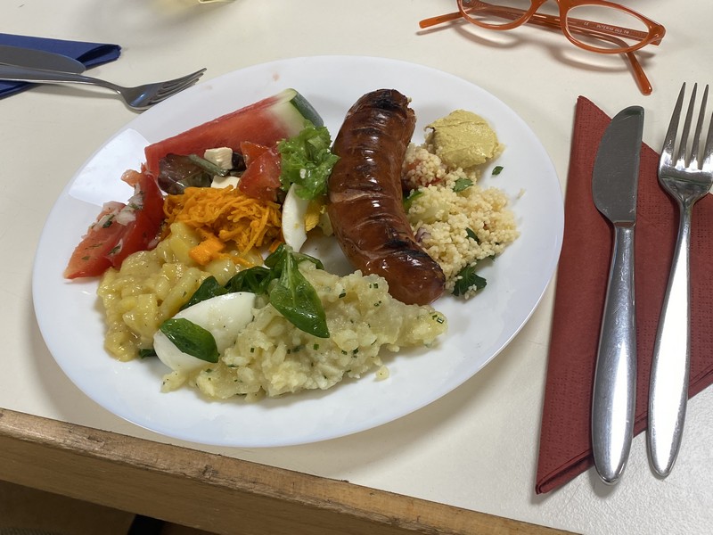 Treff der Frau und Seniorenkreis in St. Andreas Reutlingen Orschel – Hagen, Grillnachmittag mit Liedern