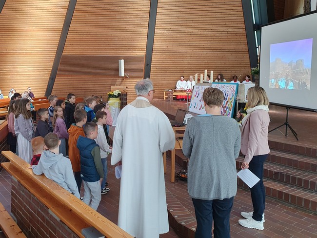 Suche, finde, staune – Familiengottesdienst zum Abschluss der Kommunionvorbereitung