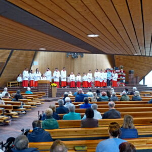 Erntedankgottesdienst in St. Andreas: Neue Ministranten und vietnamesisches Benefizessen